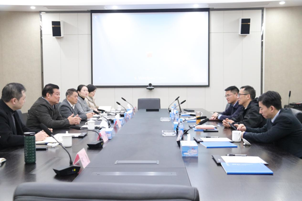 南昌縣委副書記鄧之武一行蒞臨集團調研指導